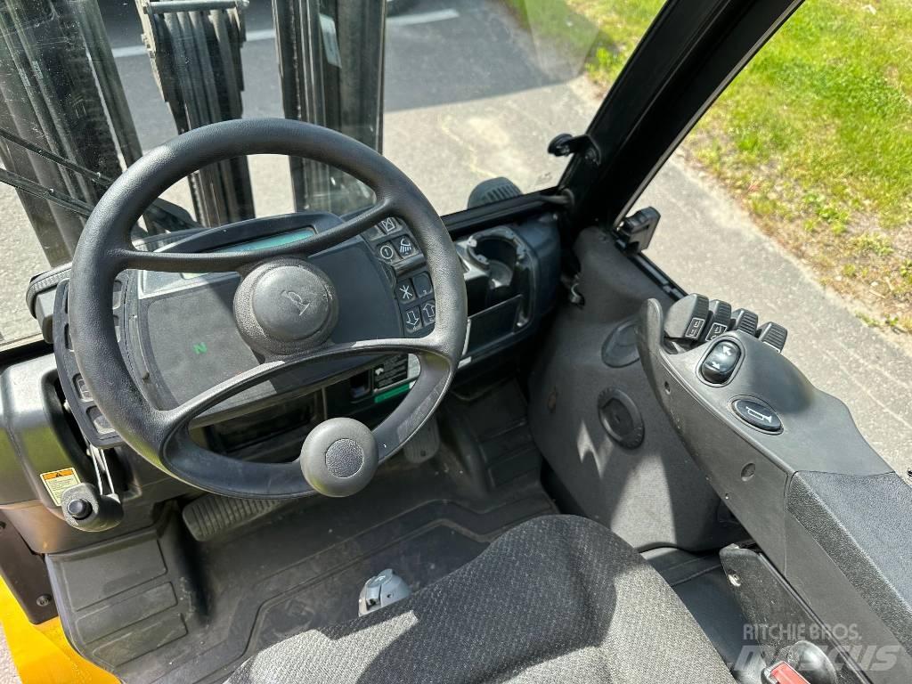 Yale GDP 35 VX Diesel trucks