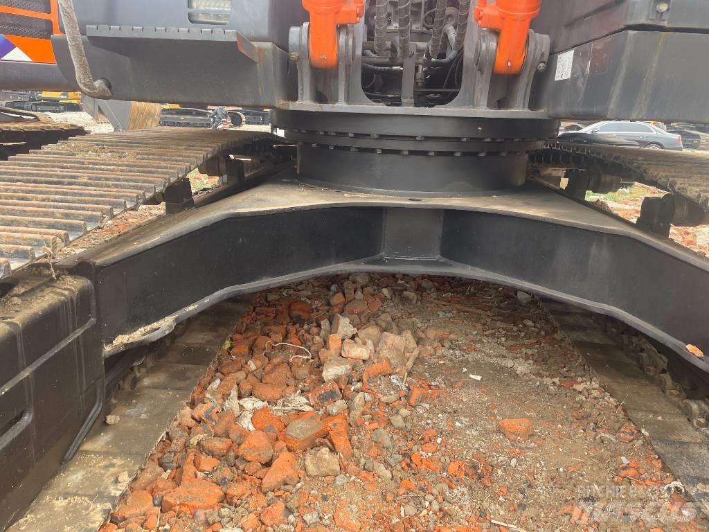 Hitachi ZX 200 Crawler excavators