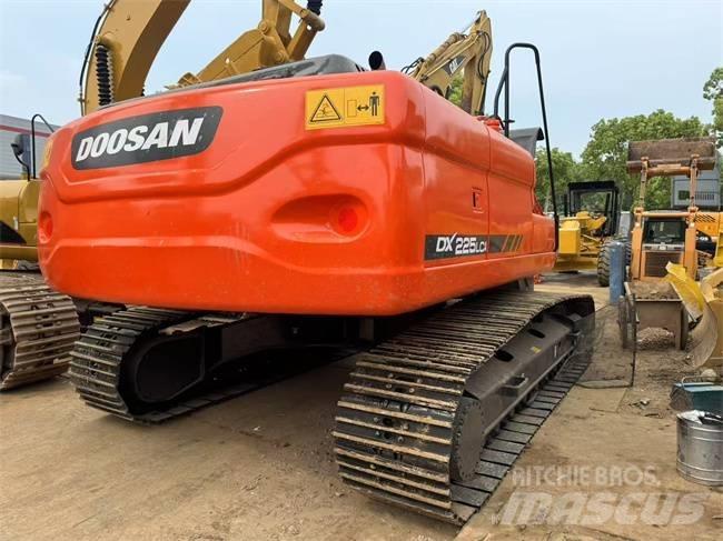 Doosan DX 225 LC Crawler excavators