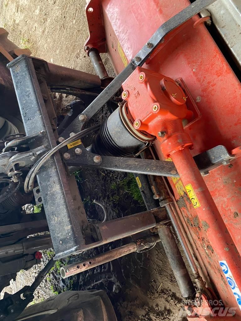 Kuhn BP 305 Crushers