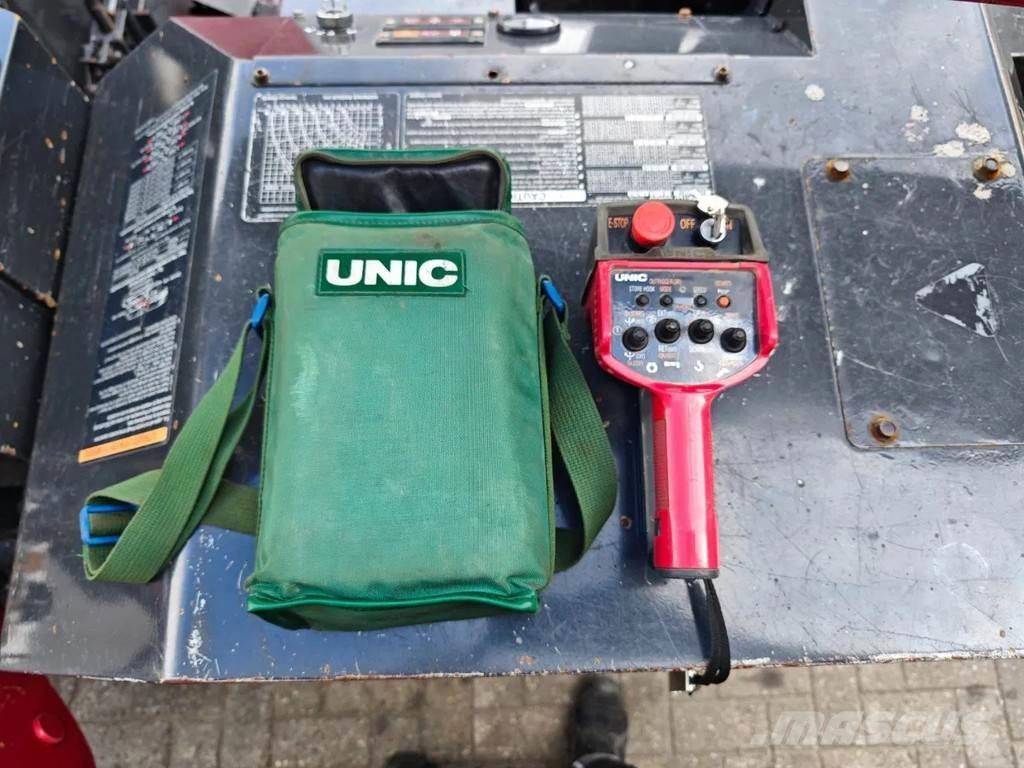 Unic URW 506 CDE Track mounted cranes