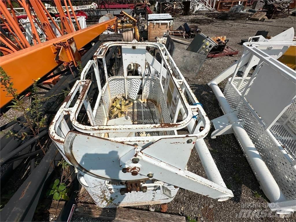 Altec  Crane parts and equipment