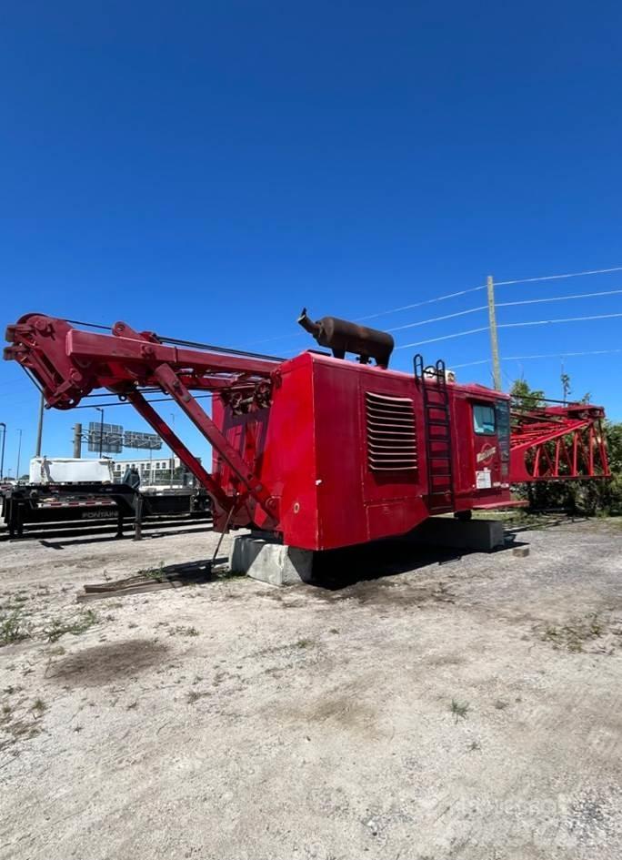 Manitowoc 4100W S2 Track mounted cranes