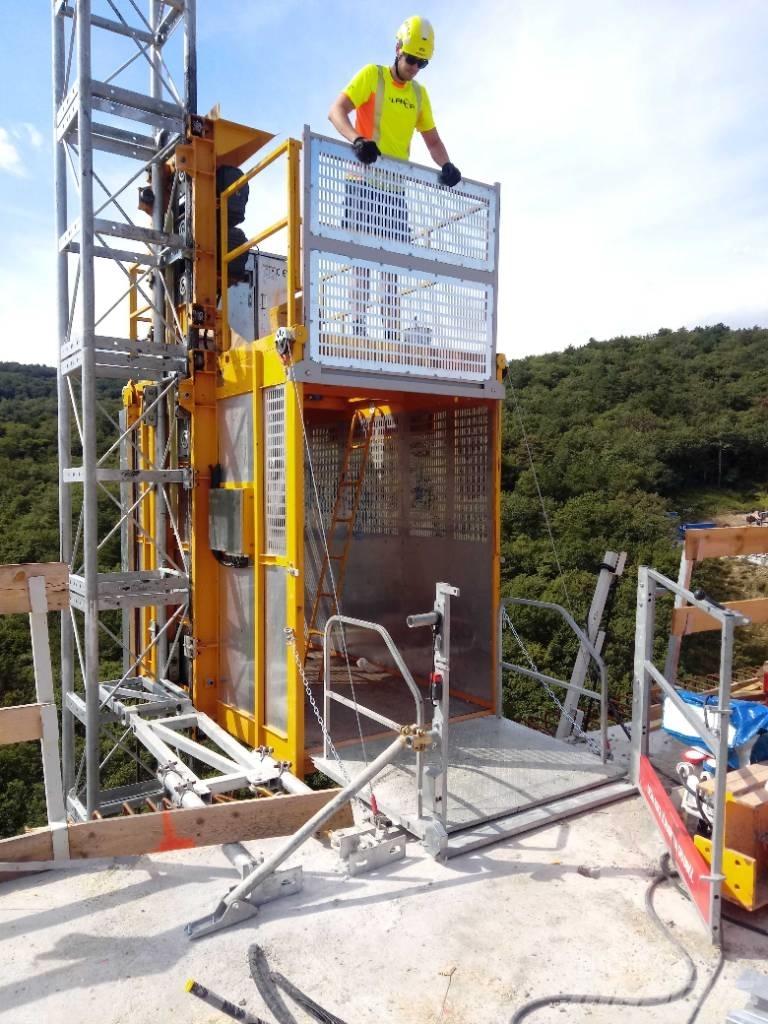  Xingdou SC200 Used Personnel lifts and access elevators