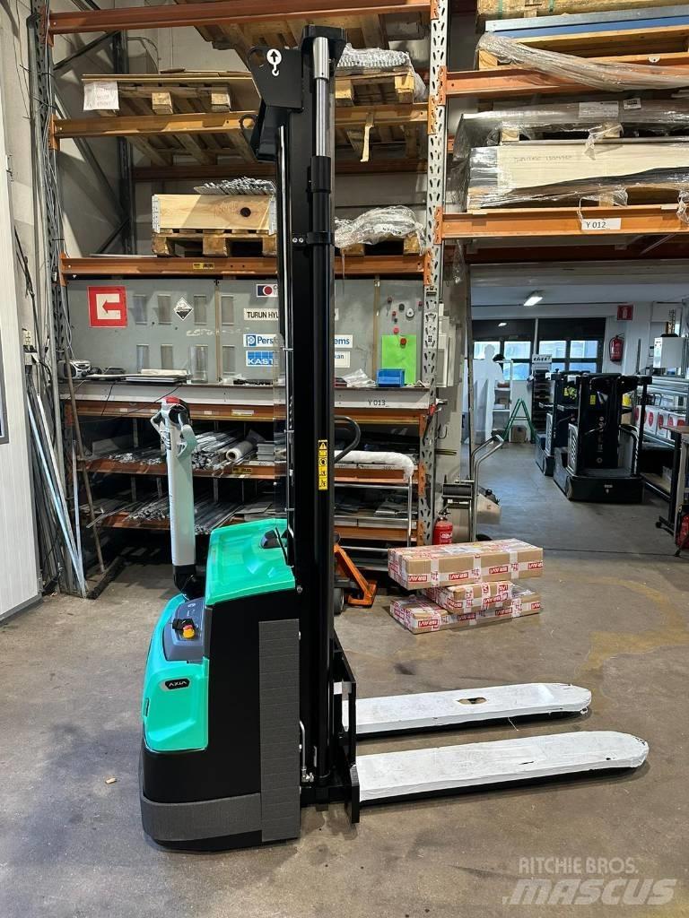 Mitsubishi SBP12N3 Pedestrian stacker
