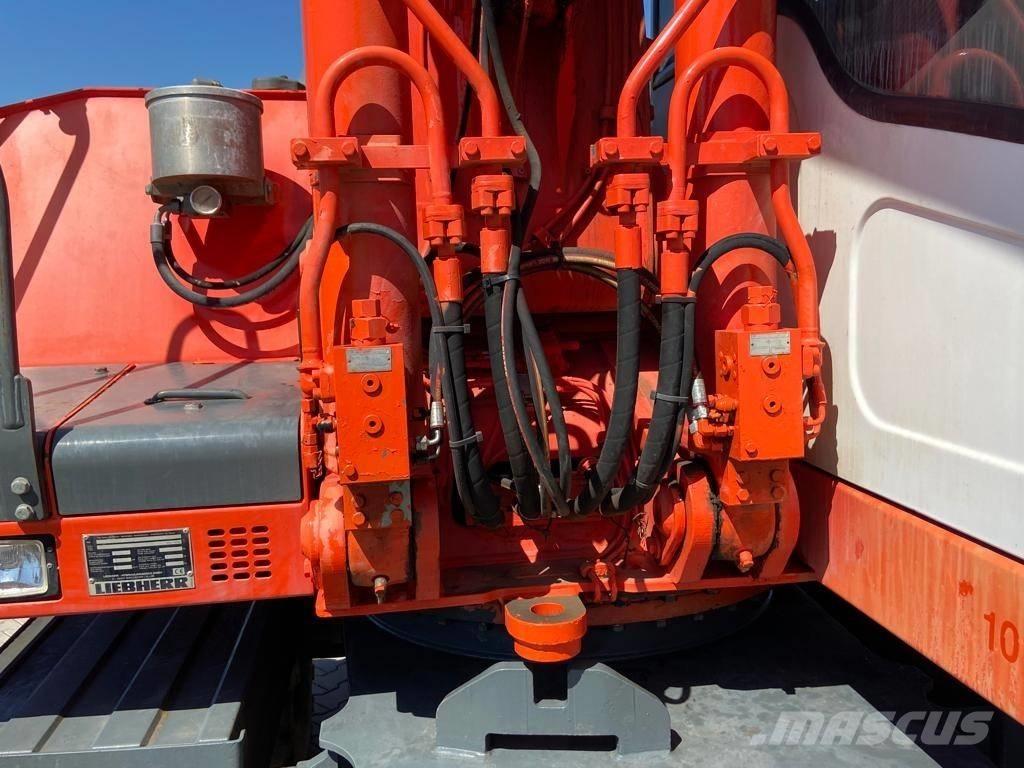 Liebherr A 900 C Wheeled excavators