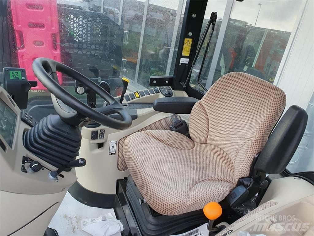 John Deere 3039R Compact tractors