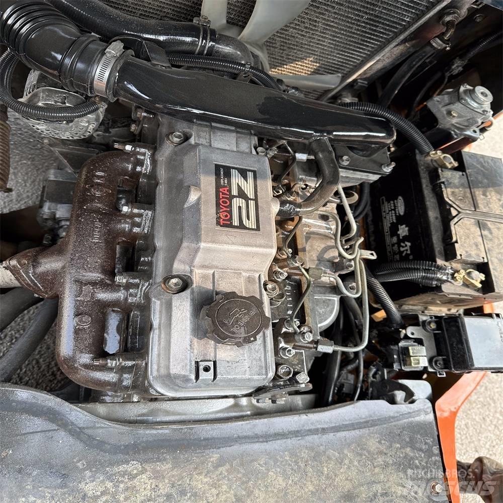 Toyota 02-7 FD F 30 Diesel trucks