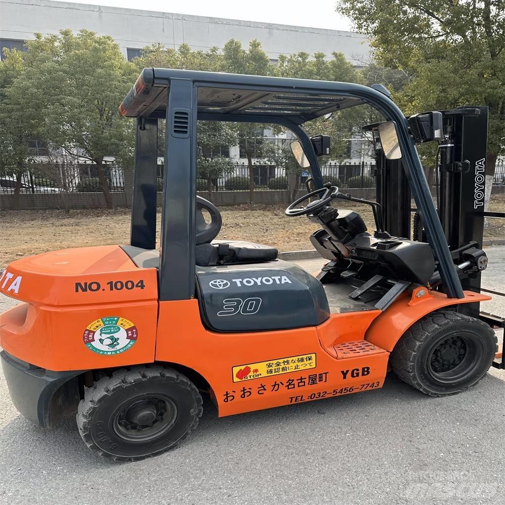 Toyota 02-7 FD F 30 Diesel trucks