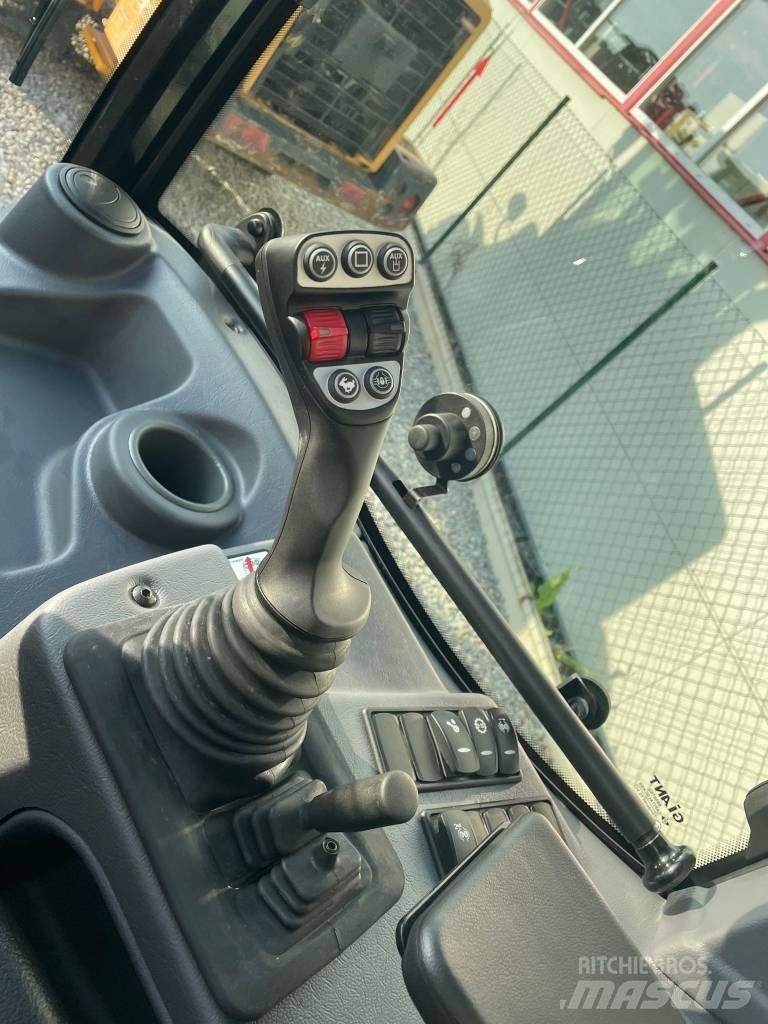 GiANT G 5000 TELE Multi-purpose loaders