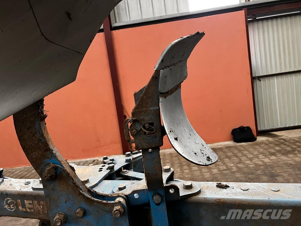 Lemken Juwel 8 Ploughs