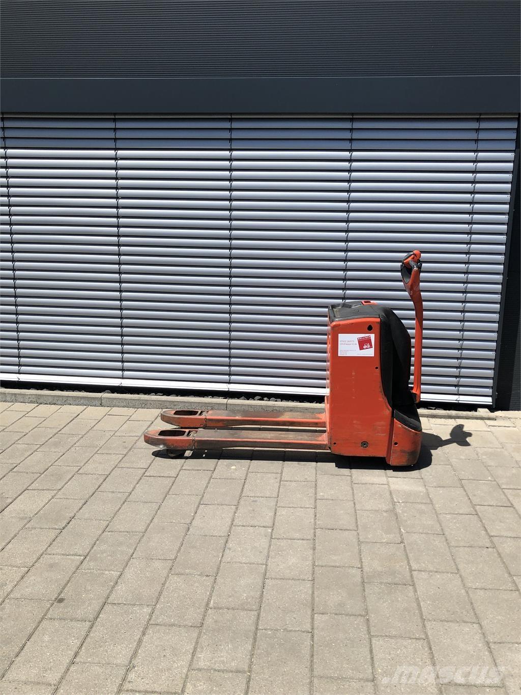 Linde T16 Pedestrian stacker