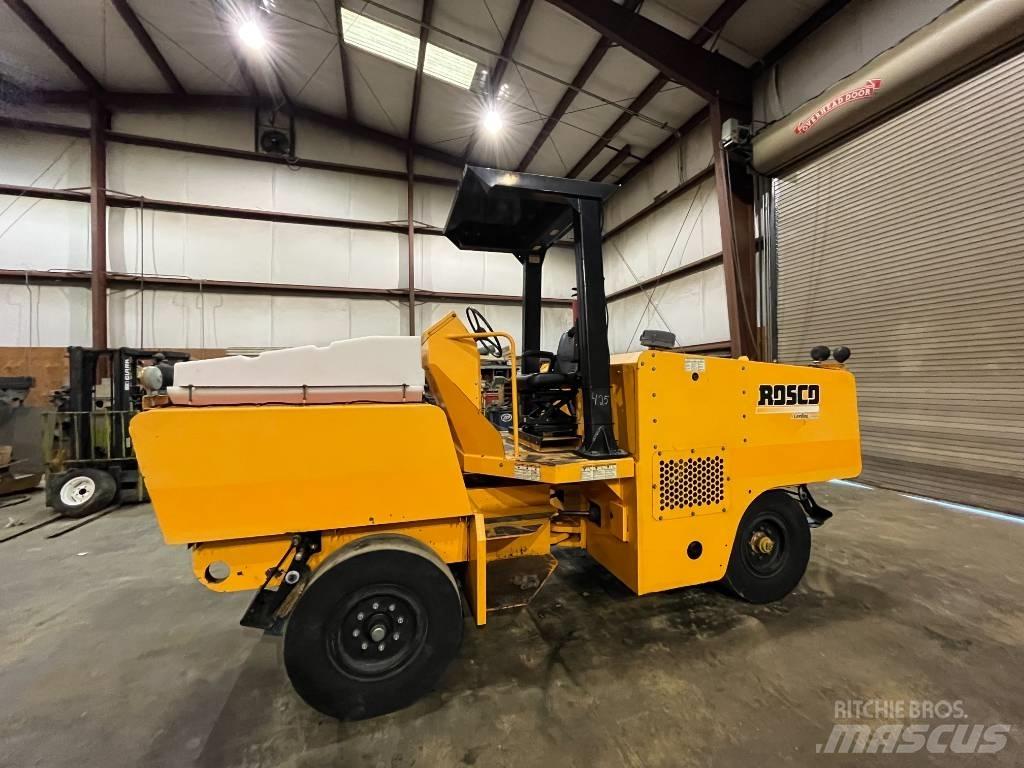 Rosco 915 Pneumatic tired rollers