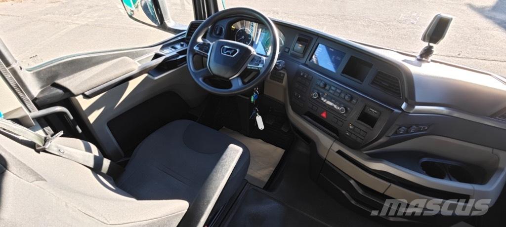 MAN TGX 18.470 Curtain sider trucks