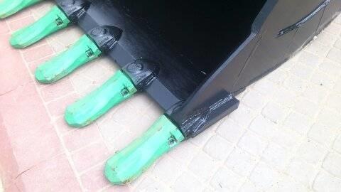 CAT 325 Backhoes