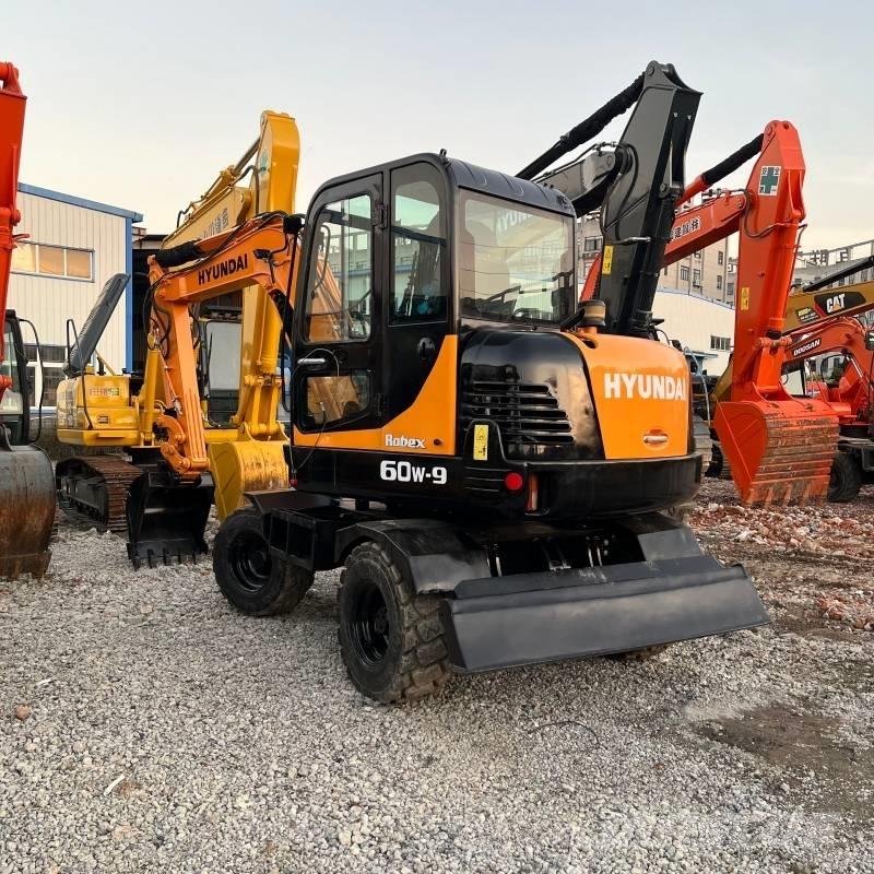 Hyundai R60W-9 Wheeled excavators