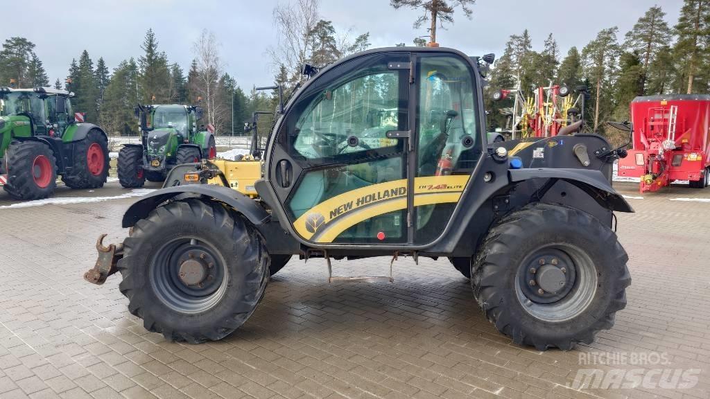 New Holland TH 7.42 Telescopic handlers