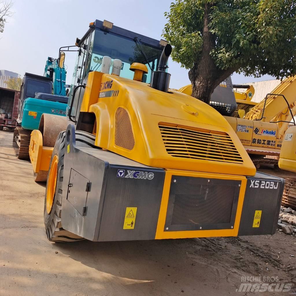 XCMG XS 202 J Single drum rollers