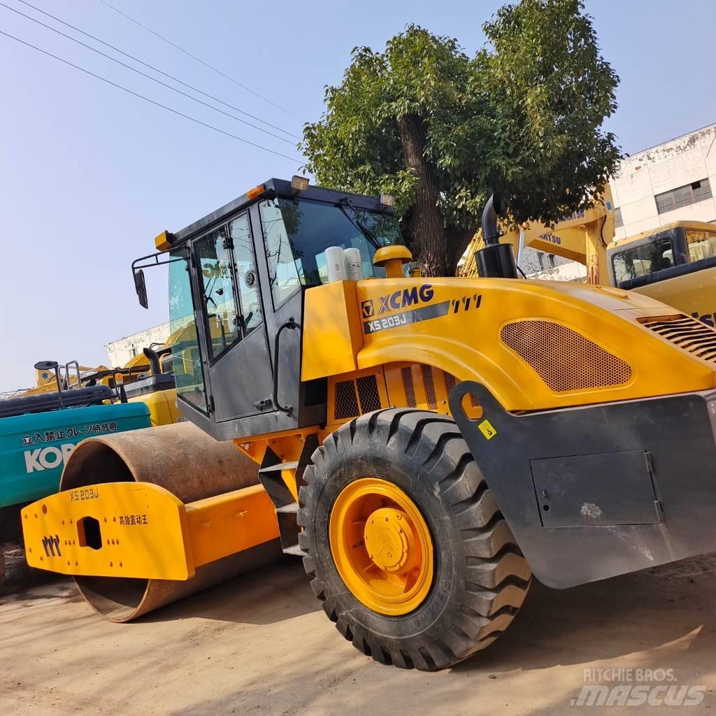 XCMG XS 202 J Single drum rollers