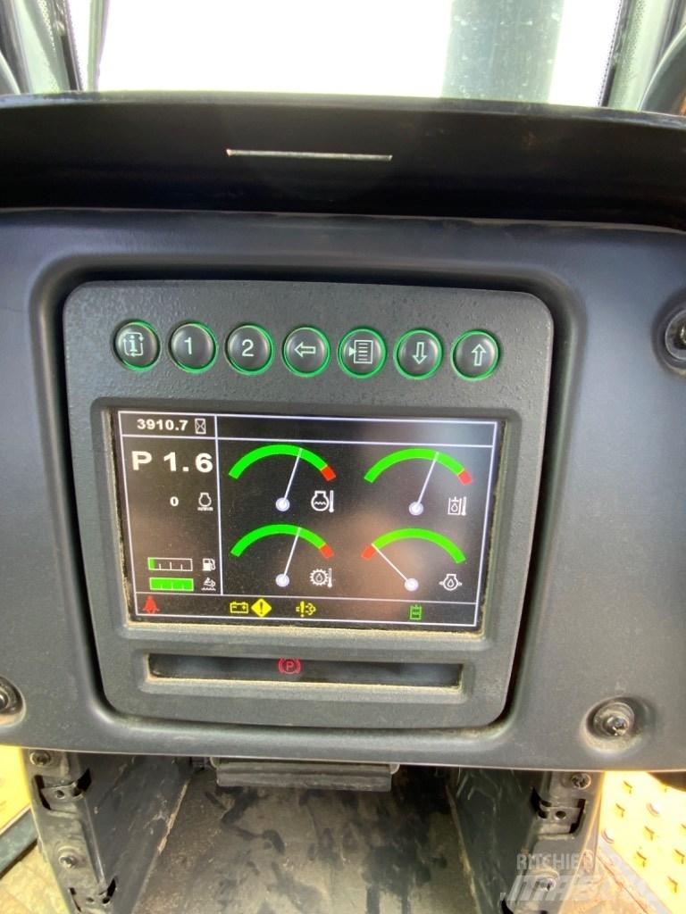 DEERE 750K Crawler dozers