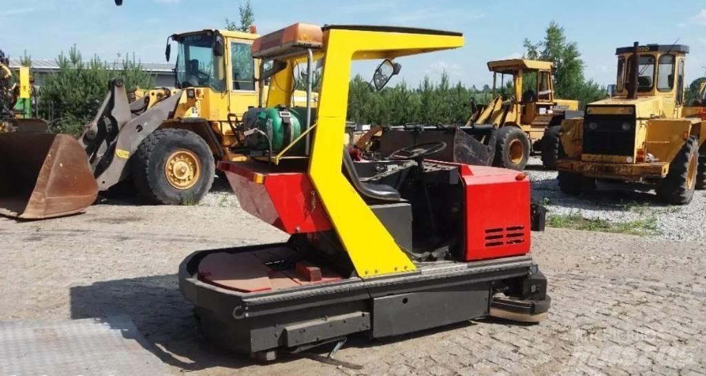 Tennant 528 Sweepers