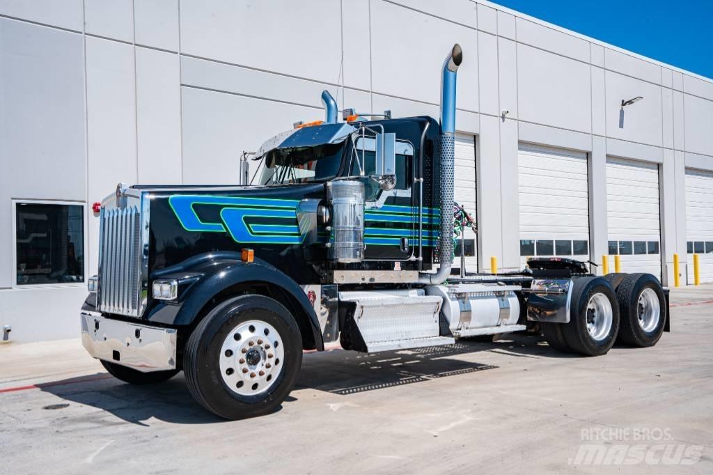 Kenworth W 900 Prime Movers