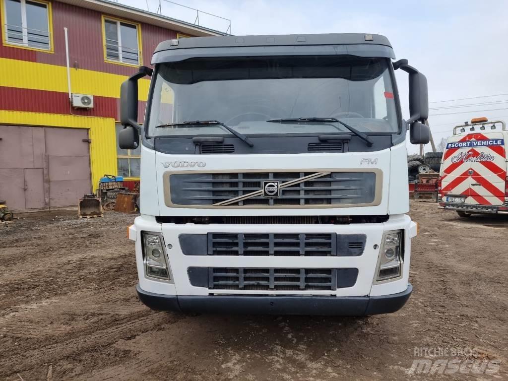 Volvo FM400 8x4 Skip bin truck