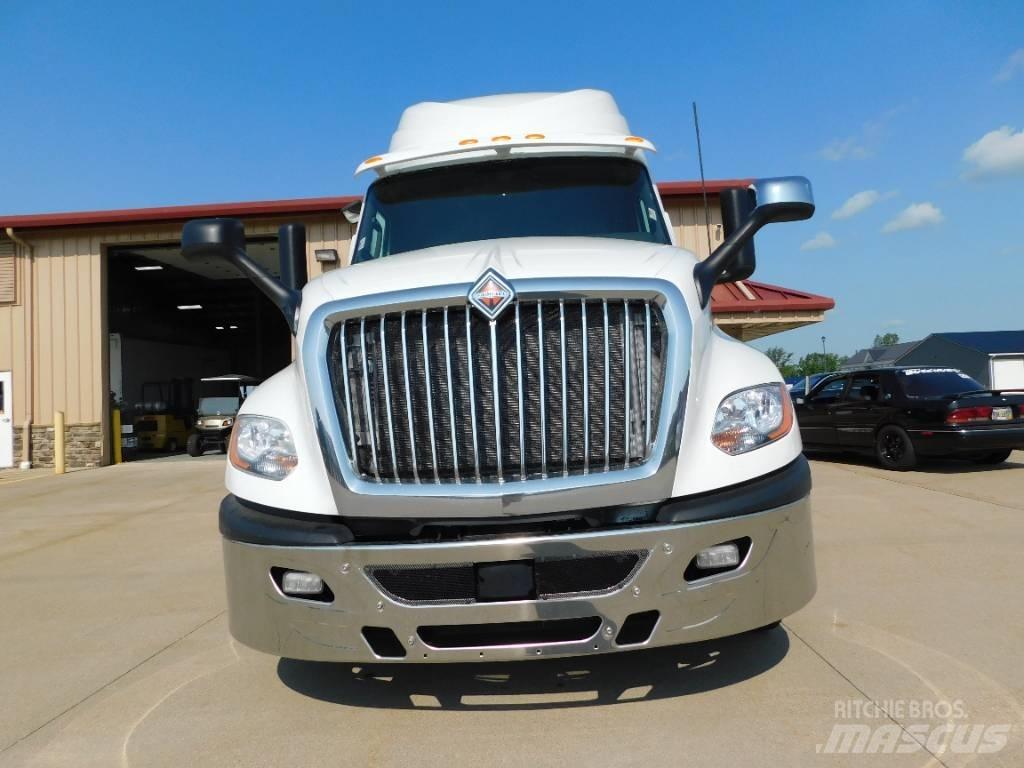 International LT 625 Prime Movers