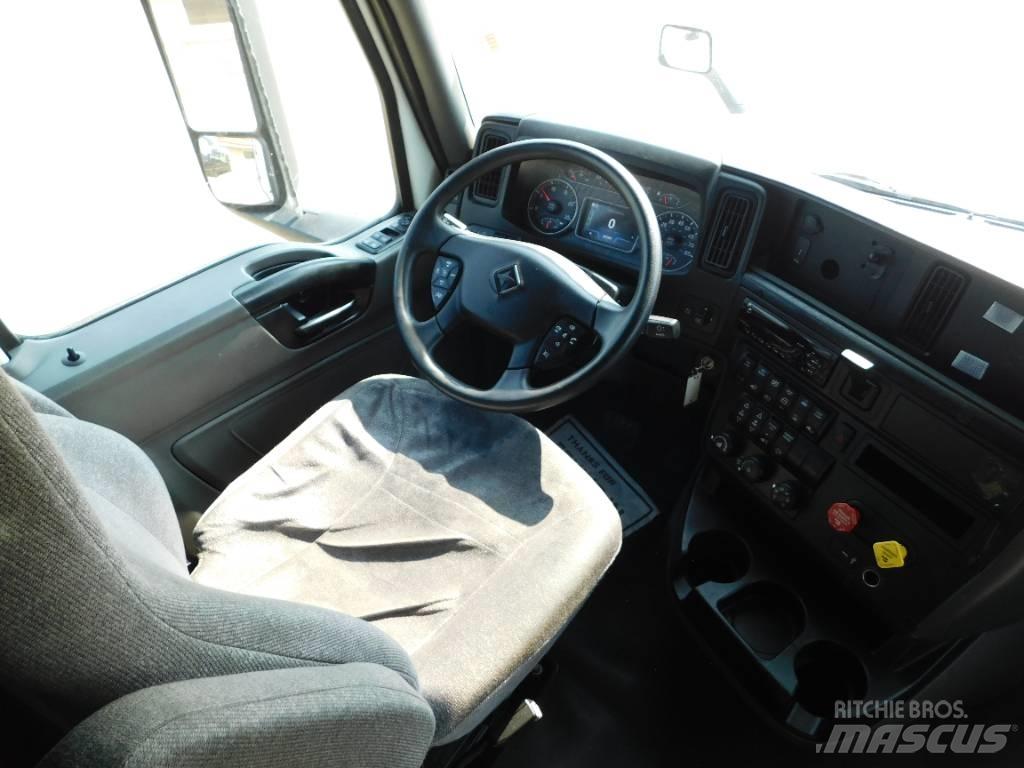 International LT 625 Prime Movers