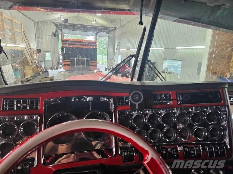 Kenworth W 900 L Prime Movers