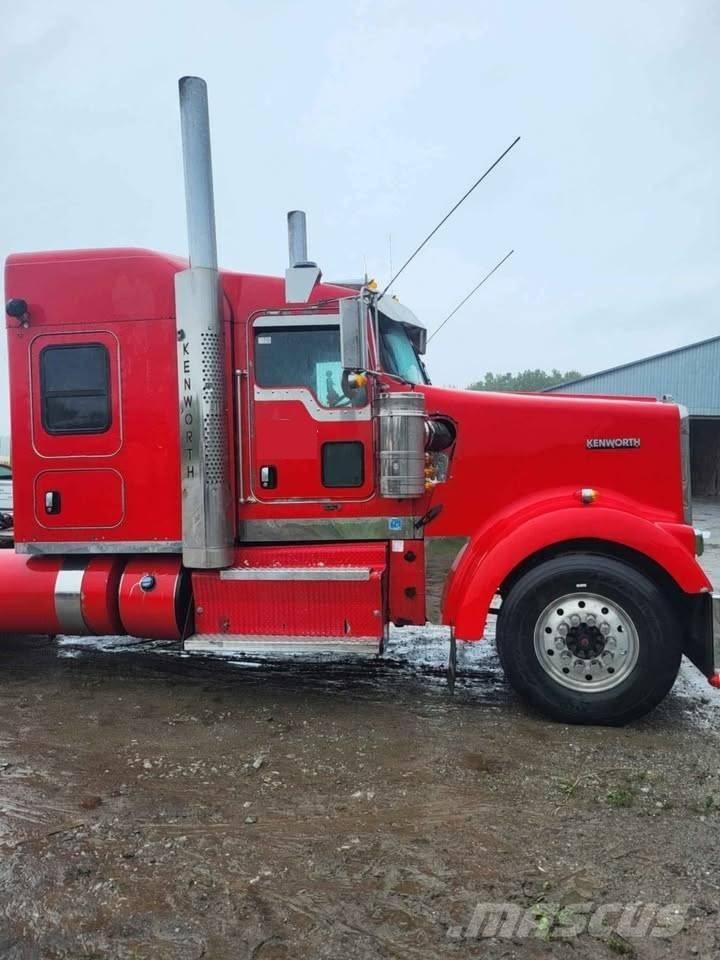 Kenworth W 900 L Prime Movers