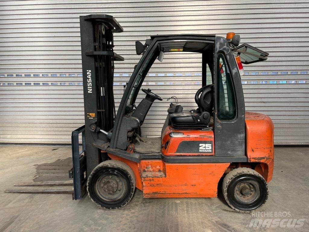 Nissan 25 Diesel trucks