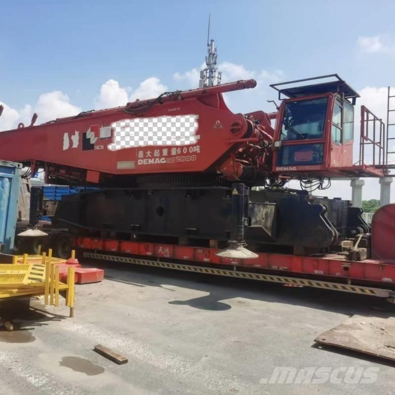 Demag CC 2800 Track mounted cranes