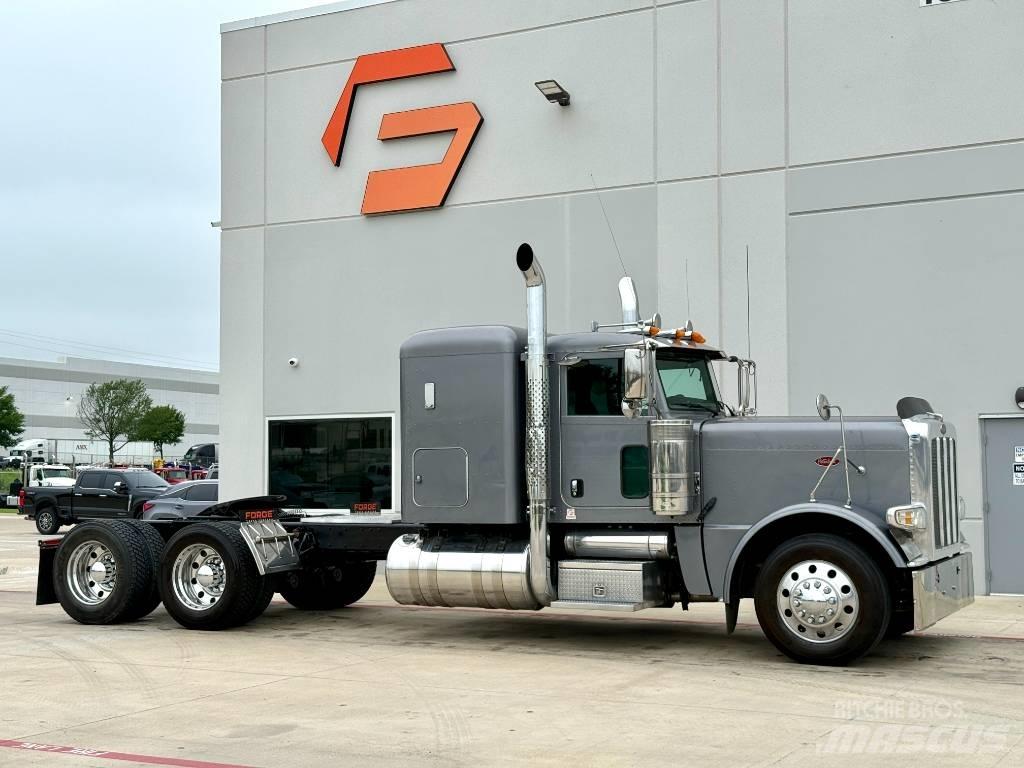 Peterbilt 389 Prime Movers