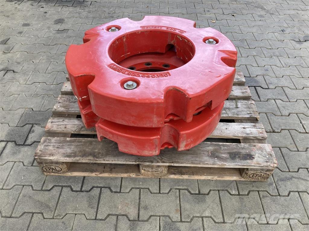 Fendt 2x 300 kg Farm machinery