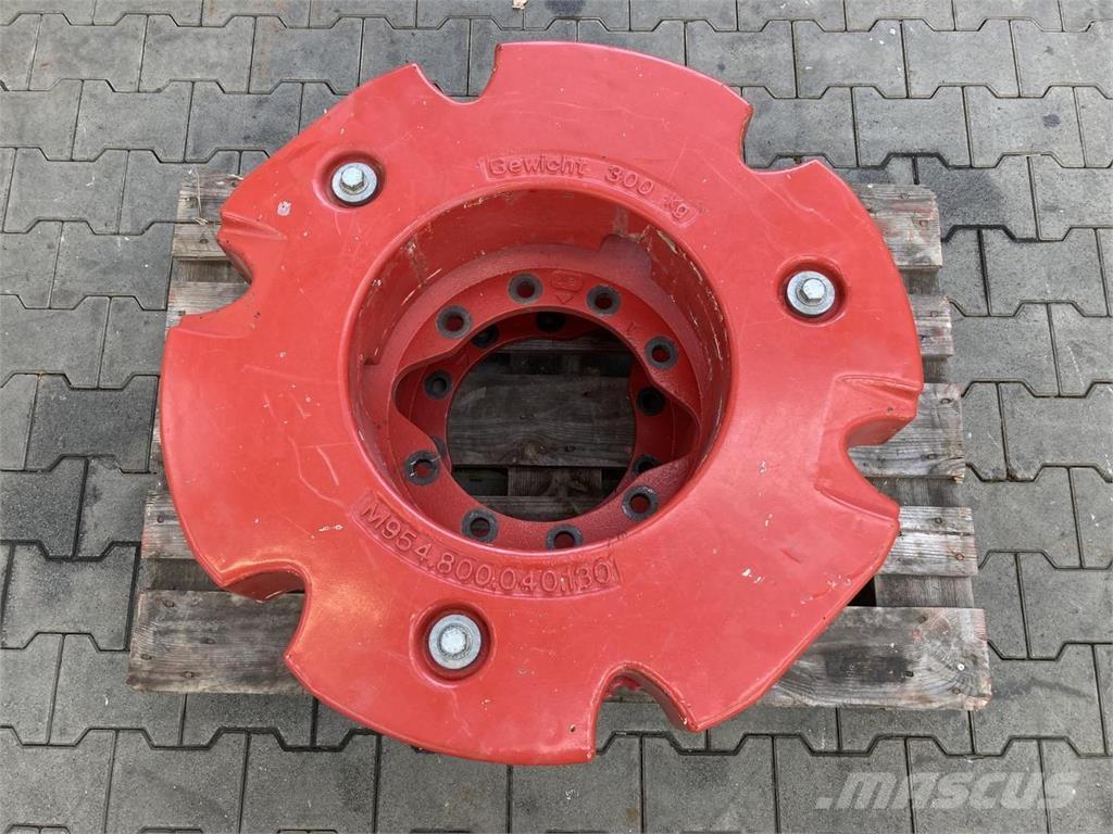 Fendt 2x 300 kg Farm machinery