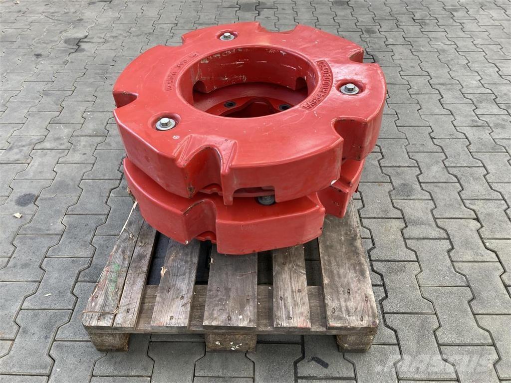 Fendt 2x 300 kg Farm machinery