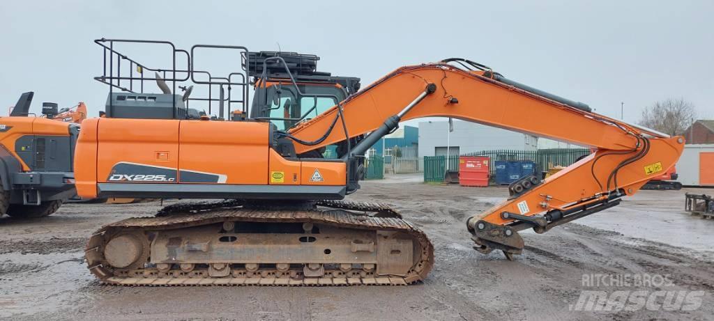 Doosan DX225LC-5 Crawler excavators