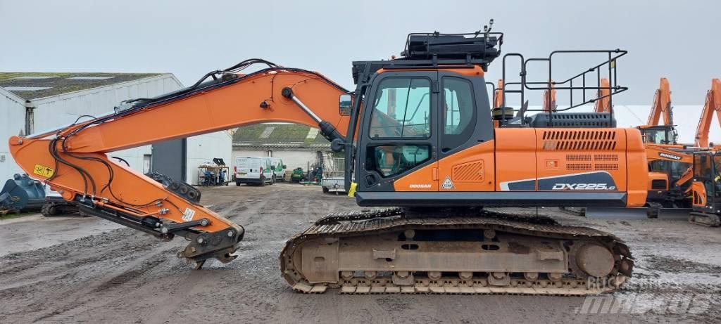 Doosan DX225LC-5 Crawler excavators
