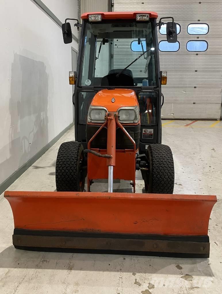 Kubota B2530 Compact tractors