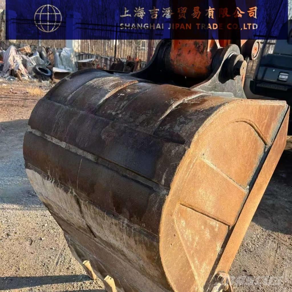 Hitachi ZX 200 Crawler excavators