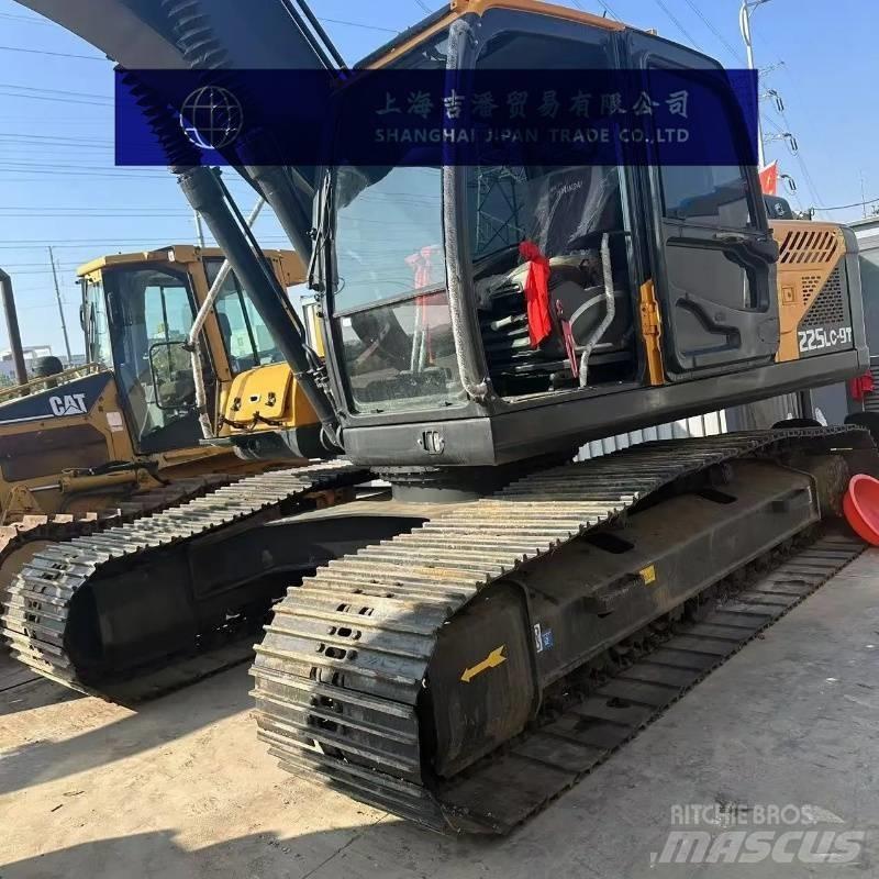 Hyundai R225 Crawler excavators