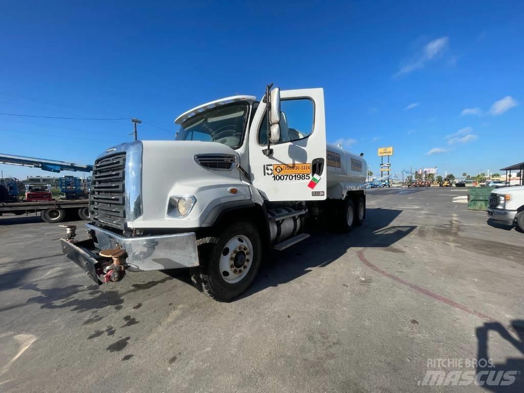 Freightliner 108 SD Water bowser