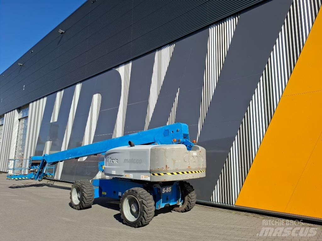 Genie S-85 Telescopic boom lifts