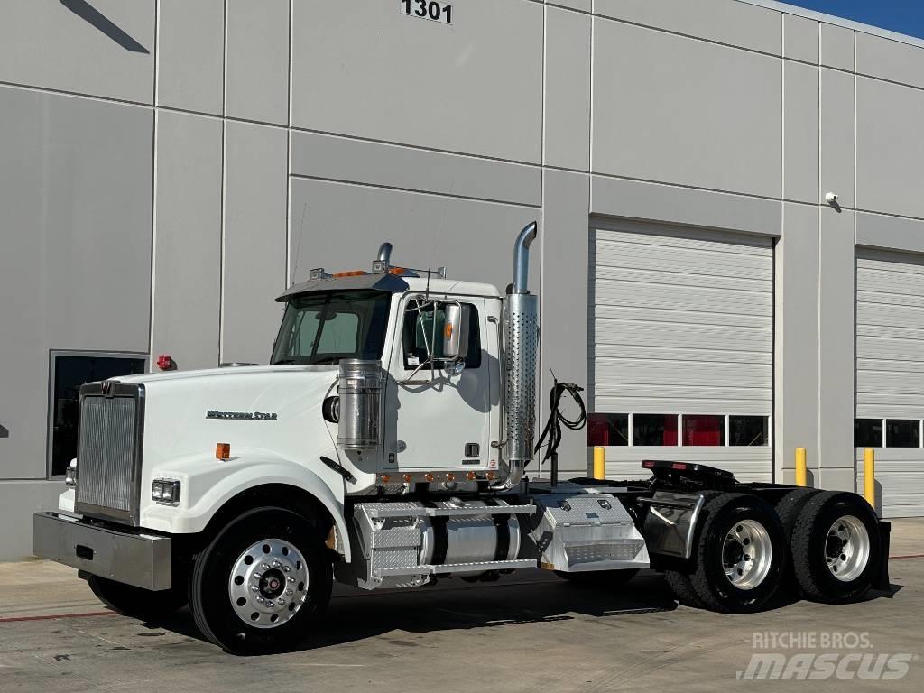 Western Star 4900 Prime Movers