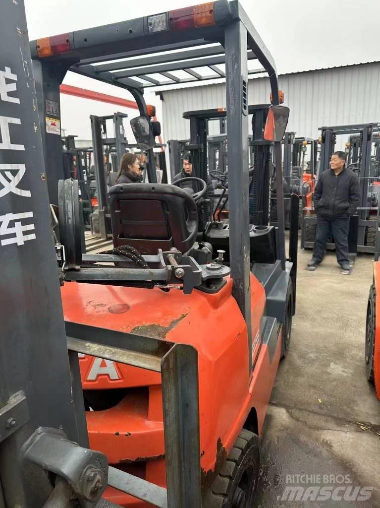 Toyota FD 20 Diesel trucks