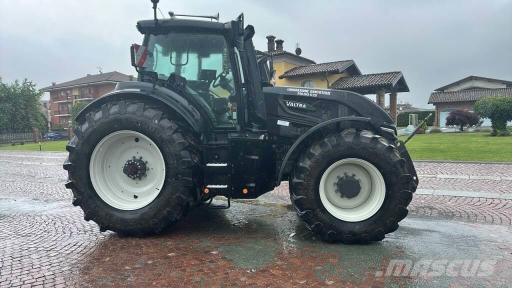 Valtra Q305 Tractors