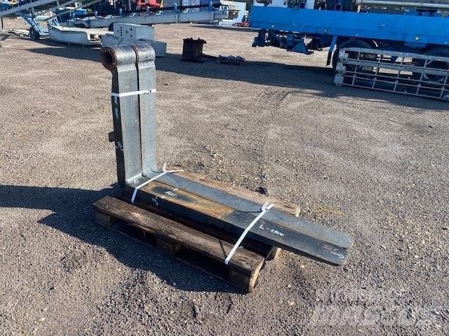 Volvo 8-12 ton Forks