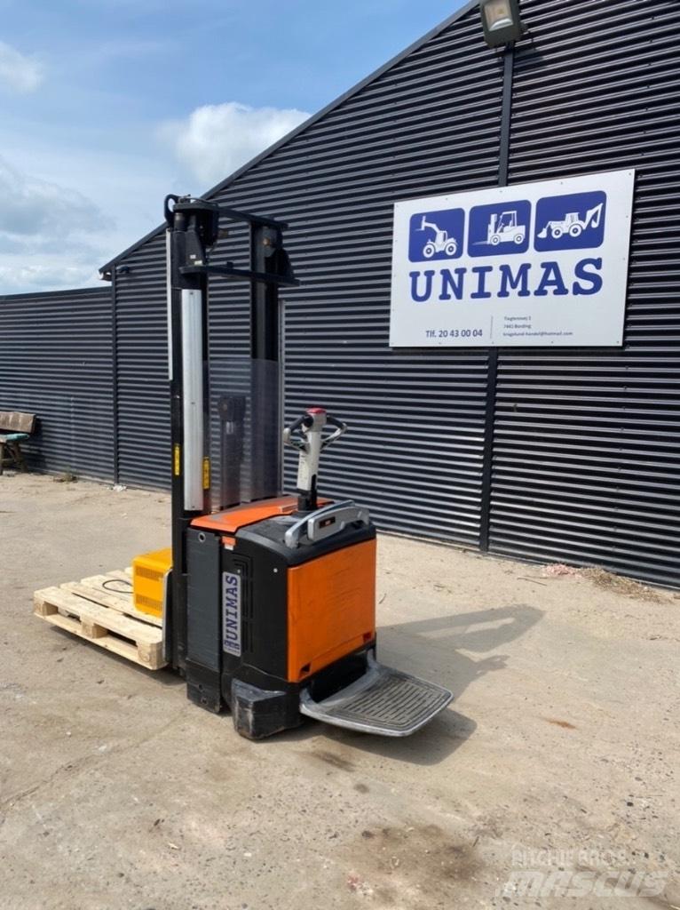 Rocla SP 16 Pedestrian stacker