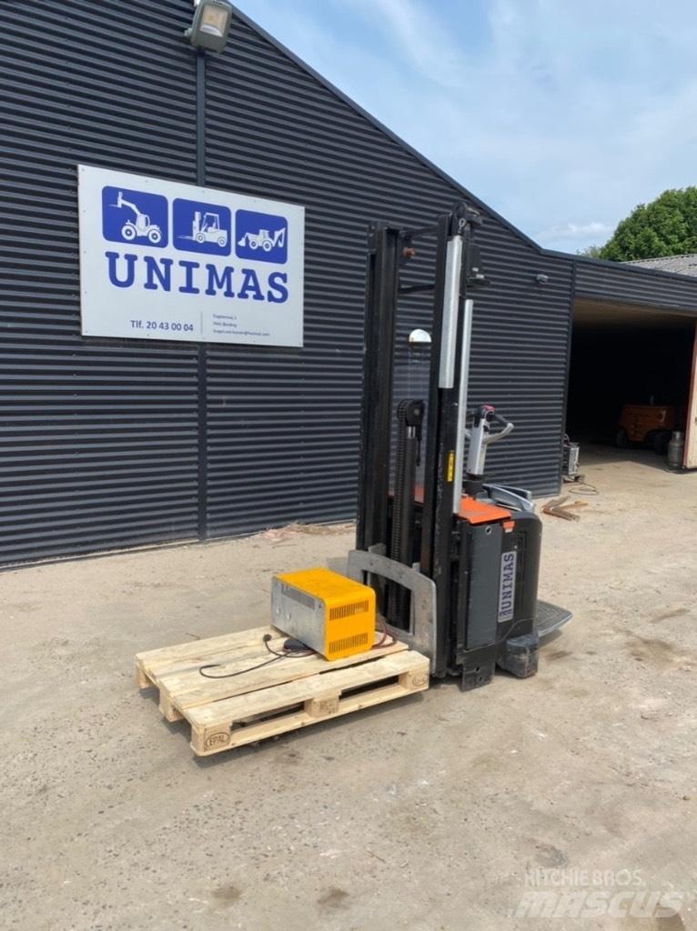 Rocla SP 16 Pedestrian stacker